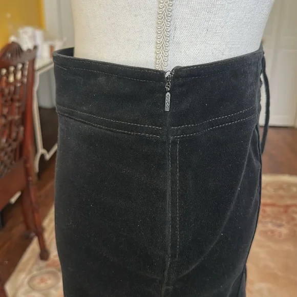 Gucci Black Velvet Pencil Skirt with Lace Up Detail at Back Size 46 US 10-12 - Picture 14 of 16